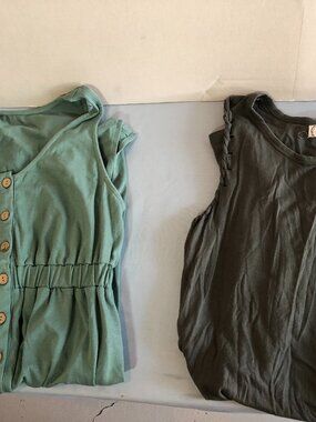 LOT of 2 MEDIUM Dress Maurices 24/7 Green/Gray Blend & Green 16-17.5" pit to pit